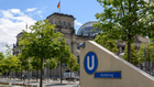 U-Bahn-Haltestelle "Bundestag" vor dem Parlamentsgebäude in Berlin