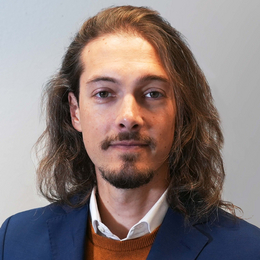 Photo: Ben Stewart ist Wissenschaftlicher Mitarbeiter in der Abteilung Wissenskooperation und Ausbildung am German Institute of Development and Sustainability (IDOS).